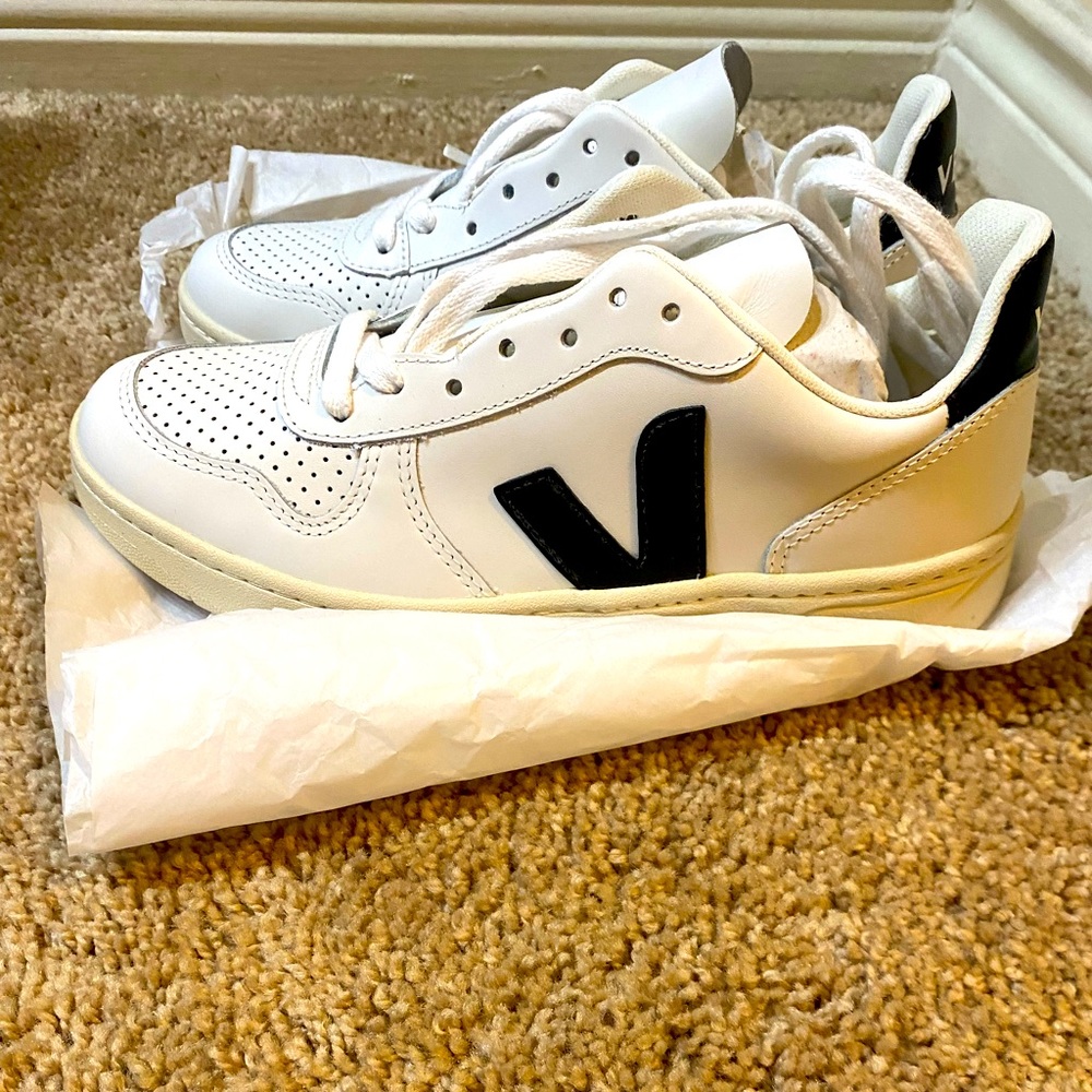 Veja V-10 Low Top